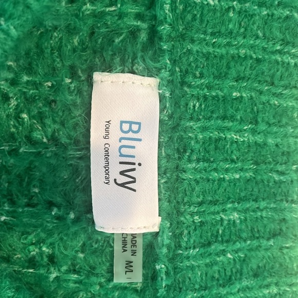 Bluivy green sweater, size M/L, gently used - Picture 2 of 4